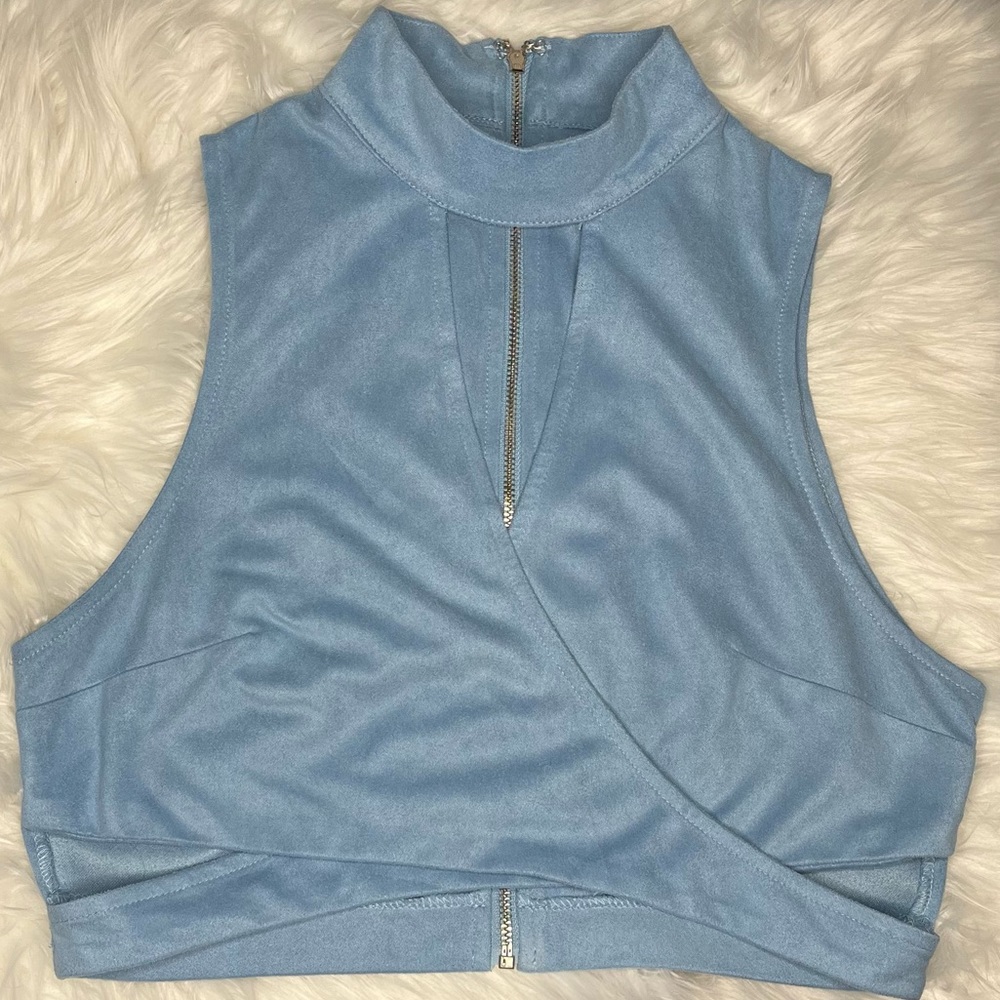 CROP TOP SIZE MEDIUM